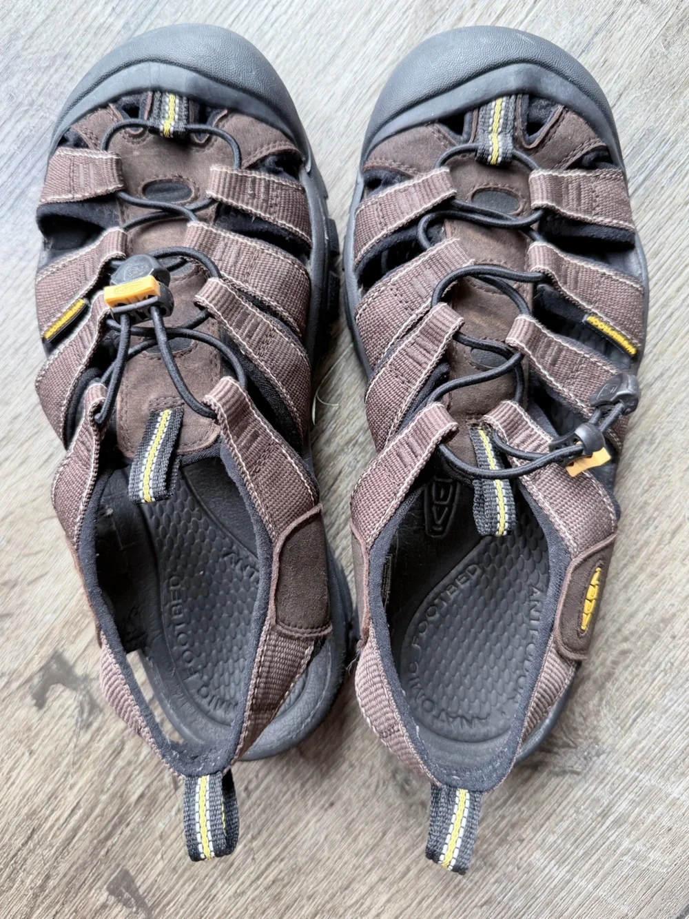 KEEN Men’s 8.5 Brown Closed Toe waterproof Hiking Sport Sandals